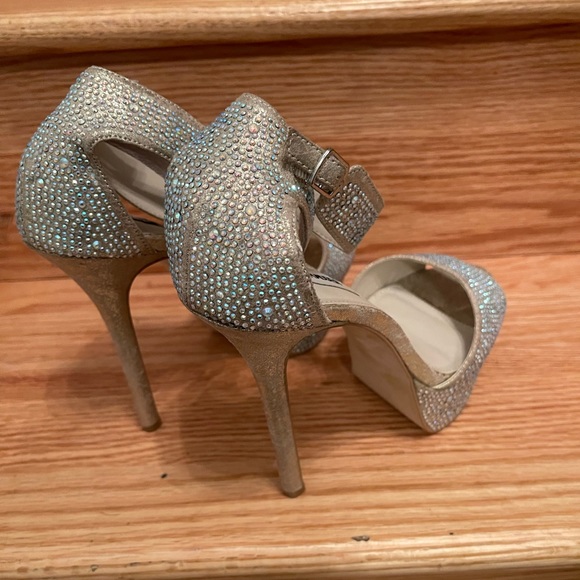 🌸 Steve Madden Pre Loved Carrie Beaded Heels w/ Ankle Strap Platforms Size 8.5 - Picture 9 of 15
